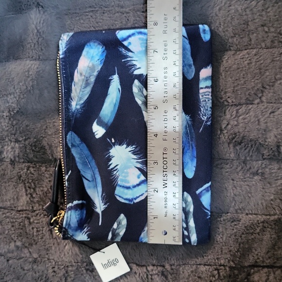 NWT! Medium Sized Blue Feathers Pouch! - Picture 4 of 8